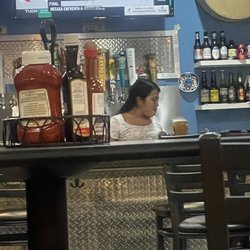 El Costenito - El peor servicio que puedan dar aquí .LA DUEÑA tomando ALCOHOL en horas de trabajo .La orden toda mal .