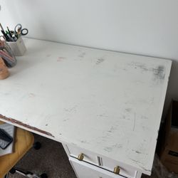 Love’s Moving Services - Desk with marks from the hand-truck
