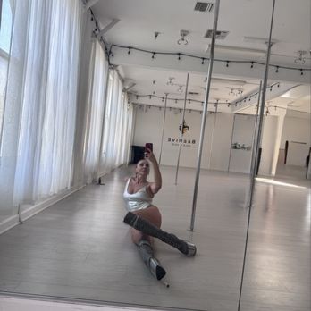 Beehive Pole Studio - Pole Dancing Classes Near Me - Pasadena, California
