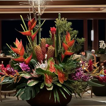 The Ritz-Carlton - Gorgeous flowers everywhere - Hotels Near Me - Kapalua, Hawaii The Ritz-Carlton - Gorgeous flowers everywhere - Hotels Near Me - Kapalua, Hawaii