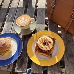 Sandwich, cappucino, pecan marscapone