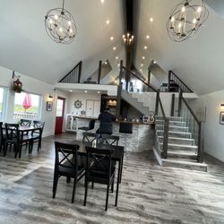 Bubba Magoos - Hidden Gem in Peggy's Cove. Love the friendly host Janice and Scott. They both are awesome. Always a place to drop by every single time.