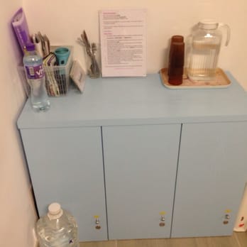 香港卓軒旅舍 - 2nd floor usual stuff - water and hair dryer - maps - Hostels Near Me - Hong Kong, HK