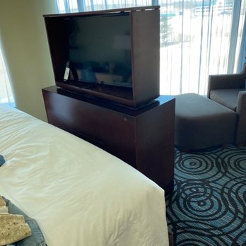 The Fox Tower - Foxwoods - There is this awkward makeshift tv stand in the middle of the room. - Hotels Near Me - Mashantucket, Connecticut