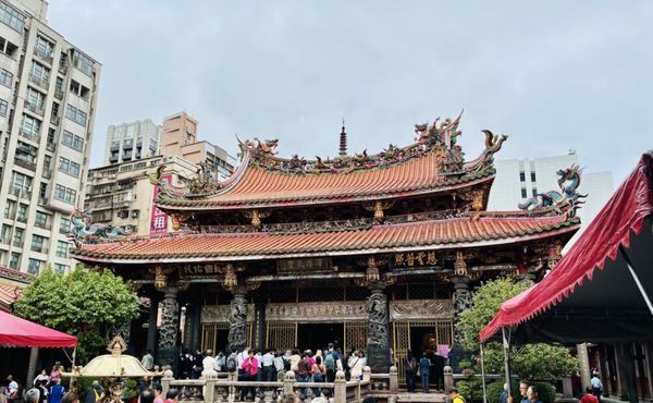 Lungshan Temple by null