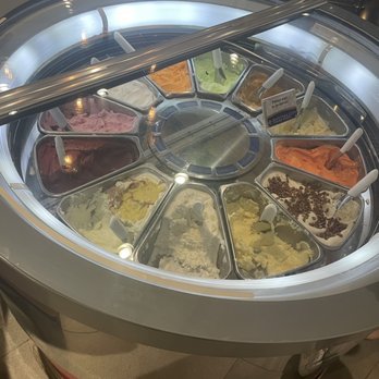 Robert's Buffet - Rotating Ice cream selections - Buffets Near Me - Davenport, Iowa