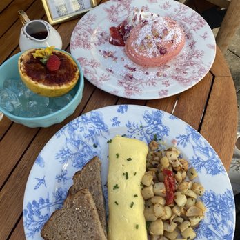 Little Hen - Pancakes, omelette and grapefruit - Breakfast & Brunch Near Me - Miami, Florida