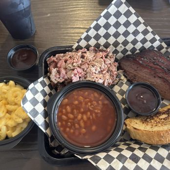 Biggin's Texas BBQ - Brisket, pulled pork, Texas toast, baked beans, Mac and cheese - Barbeque Near Me - Los Banos, California Biggin's Texas BBQ - Brisket, pulled pork, Texas toast, baked beans, Mac and cheese - Barbeque Near Me - Los Banos, California