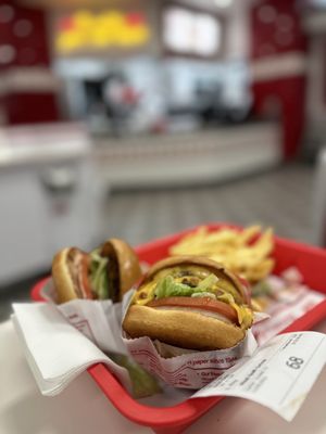 In-N-Out Burger by null