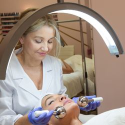Pure Aesthetics  - Signature Spa Facial