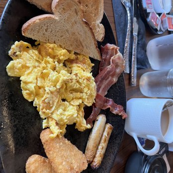 Castillo Craft Bar + Kitchen - Eggs, sausage, bacon, toast, hash browns - Diners Near Me - St. Augustine, Florida
