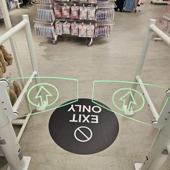Primark - You can't leave the self checkout area without scanning your receipt first - Women's Clothing Near Me - Indianapolis, Indiana Primark - You can't leave the self checkout area without scanning your receipt first - Women's Clothing Near Me - Indianapolis, Indiana