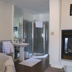 Castle On The Mountain - The Honeymoon suite at Castle on the Mountain Vernon BC
