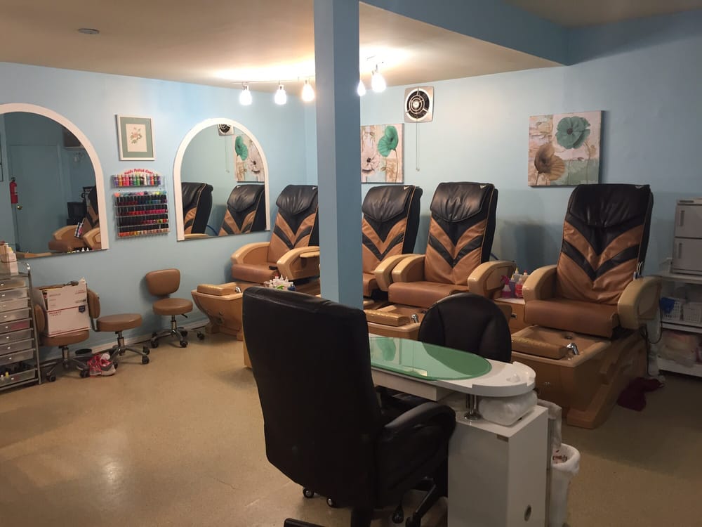 L.B.I. Nails Logo