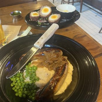 Bear & Crown - Bangers and Mash - Pubs Near Me - Sacramento, California