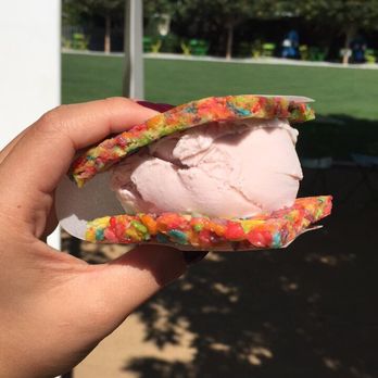 Coolhaus - FRUITY pebbles with strawberry ice cream - Street Vendors Near Me