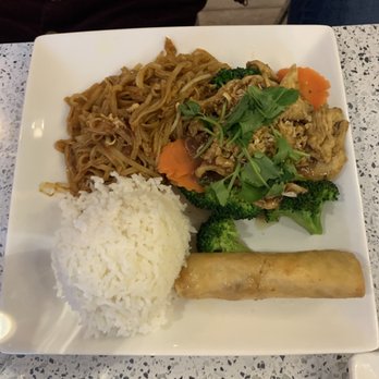 Thai On 1 - Garlic Chicken - Thai Near Me - Seattle, Washington