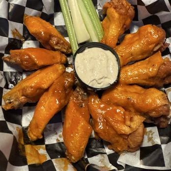 Bar-Bill North - Medium wings - Chicken Wings Near Me - Clarence, New York