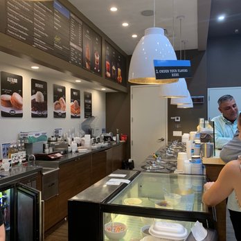 Freddo - counter - Desserts Near Me - Miami, Florida