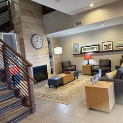 Country Inn & Suites by Radisson, Rocky Mount, NC - Lobby