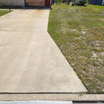 Green Carpet Lawn Care - a concrete driveway and a garage - Lawn Services Near Me Green Carpet Lawn Care - a concrete driveway and a garage - Lawn Services Near Me