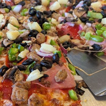 Pizza Place - supreme pizza - Pizza Near Me - Tropic, Utah