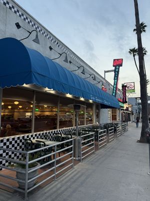 Art's Delicatessen & Restaurant by null