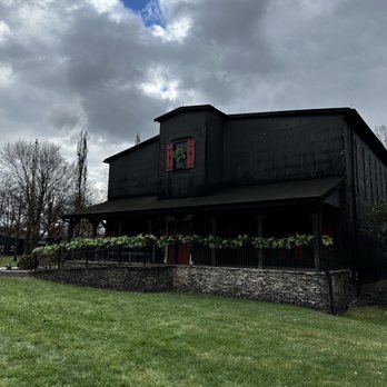 Maker's Mark Distillery - Tours Near Me - Loretto, Kentucky