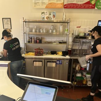 Nevera Juice Bar - two women working in the kitchen - Juice Bars & Smoothies Near Me - Fresno, California Nevera Juice Bar - two women working in the kitchen - Juice Bars & Smoothies Near Me - Fresno, California