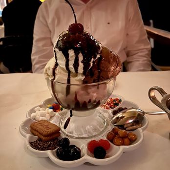 Wright’s Tavern - Fun ice cream sundae! - Steakhouses Near Me - Clayton, Missouri Wright’s Tavern - Fun ice cream sundae! - Steakhouses Near Me - Clayton, Missouri