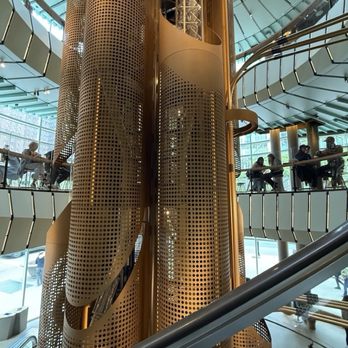 Starbucks Reserve Roastery Chicago - Inside - Coffee Roasteries Near Me - Chicago, Illinois Starbucks Reserve Roastery Chicago - Inside - Coffee Roasteries Near Me - Chicago, Illinois