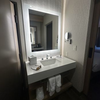 Wyndham Garden - Room - Hotels Near Me - Redwood Valley, California Wyndham Garden - Room - Hotels Near Me - Redwood Valley, California