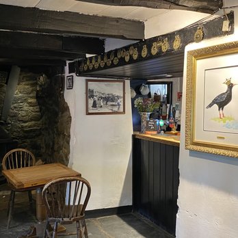 Crown Inn - Bar area - Pubs Near Me
