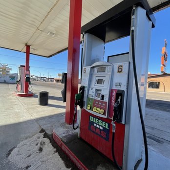 Super Fuel - Gas all over the floor of pump 6 - Gas Stations Near Me - Holbrook, Arizona