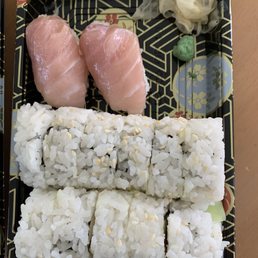 Yellowtail nigiri