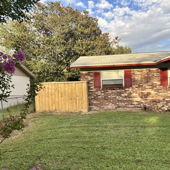 Ergeon - The fence was supposed to be even with the house. It comes out to the front. - Fences & Gates Near Me - Jacksonville, Florida