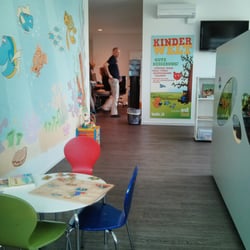 SwissMediKids - Waiting room with fish tank and toys