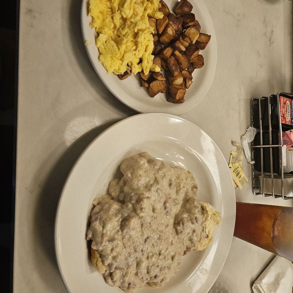 Metro Diner - Sausage bisquits with gravy meal - Diners Near Me - Aiken, South Carolina Metro Diner - Sausage bisquits with gravy meal - Diners Near Me - Aiken, South Carolina