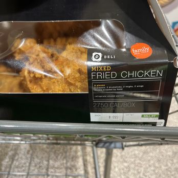 Publix - a box of fried chicken in a grocery cart - Grocery Near Me - Boynton Beach, Florida