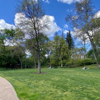 Jensen Botanical Gardens - Picnic area - Botanical Gardens Near Me - Carmichael, California