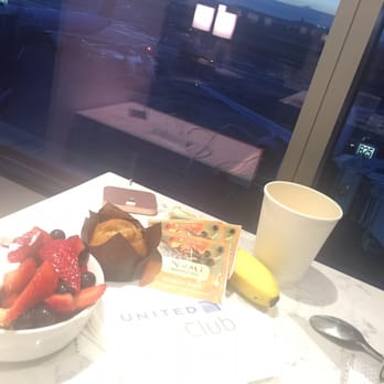 United Club Terminal B - Airport Lounges Near Me - Boston, Massachusetts