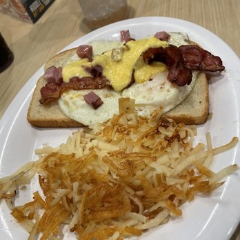 Huddle House - Breakfast & Brunch Near Me - Gun Barrel City, Texas
