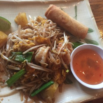 Sawasdee Authentic Thai - Lunch pad Thai with shrimp and pineapple - Thai Near Me - Martinez, Georgia