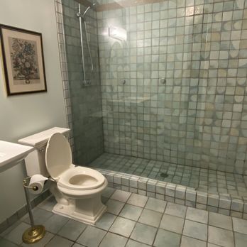 The Inn At 97 Winder - Bathroom - Hotels Near Me - Detroit, Michigan The Inn At 97 Winder - Bathroom - Hotels Near Me - Detroit, Michigan