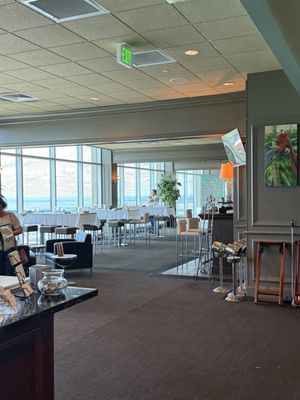 Dauphin’s Casual Fine-Dining by null