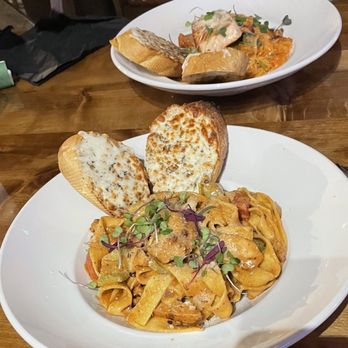 The Hub Eats & Drinks - Spicy chicken pasta and tuscan salmon - Sports Bars Near Me - Fresno, California The Hub Eats & Drinks - Spicy chicken pasta and tuscan salmon - Sports Bars Near Me - Fresno, California