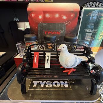 Twenty 8 Gramz - Lets box what strain hit you harder by Tyson come grab you live resin disposable vapes 17$ can't beat that price for live resin enjoy - Cannabis Dispensaries Near Me - New York, New York
