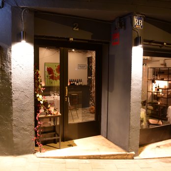 Present Restaurant - Spanish Near Me - Barcelona, B