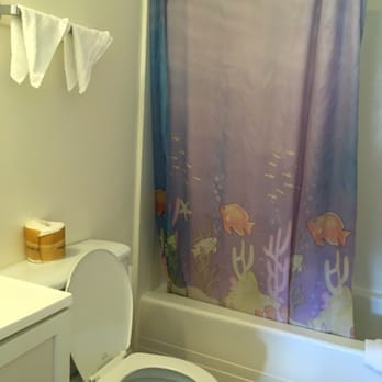 Flagship Motor Court - Never seen a shower curtain that wasn't a solid color at a motel - Hotels Near Me - Hampton, New Hampshire Flagship Motor Court - Never seen a shower curtain that wasn't a solid color at a motel - Hotels Near Me - Hampton, New Hampshire
