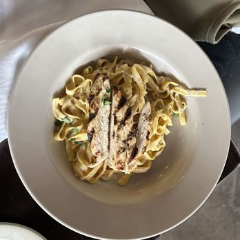 Palio - Fettucine Alfredo w/ chicken - Italian Near Me - Grand Rapids, Michigan Palio - Fettucine Alfredo w/ chicken - Italian Near Me - Grand Rapids, Michigan